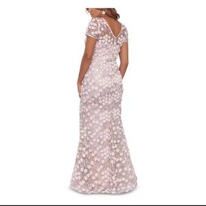 Xscape Womens 3D Flower Gown 12 Light pink/tan Bateau Neck Short Sleeve Lace